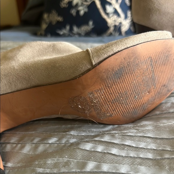 Cream Heeled Boots with Slim High Heel and Suede Texture - Picture 4 of 7